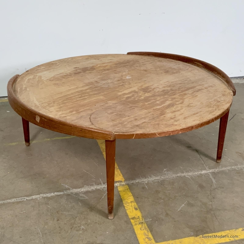 Round Coffee Table with Raised Edges, Tripod Base, Mid-Century