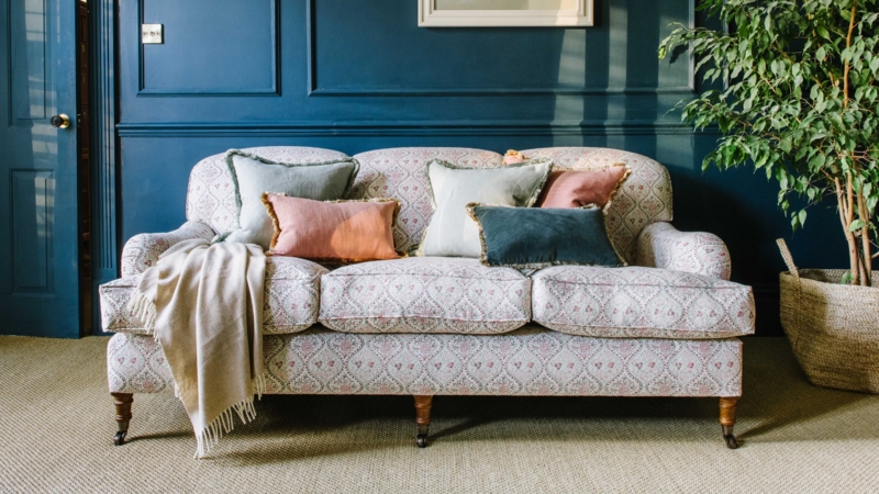 Sofa in Traditional English Country Style with Fireplace