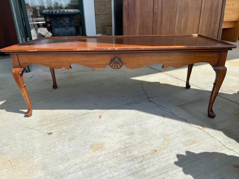 Vintage Style Coffee Table with Splayed Legs and Raised Lip