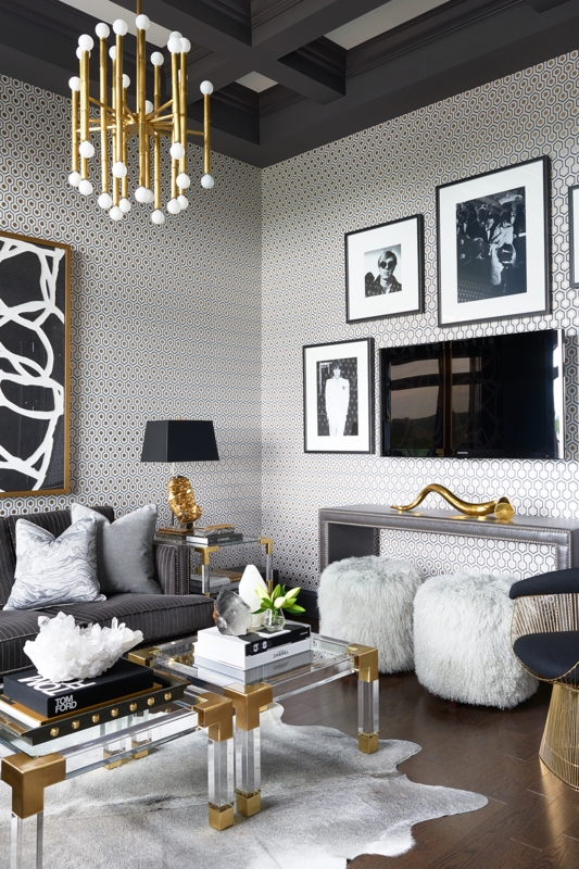 White Curved Sectional Styling Orbital Chandelier Wall Molding