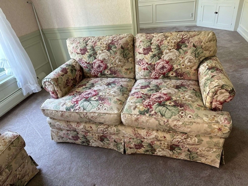 Classic Rolled Arm Loveseat with Skirted Base in Multicolored Floral
