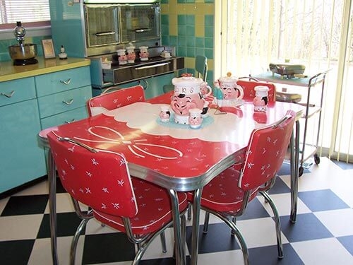 Dinette Set Retro Red and White Chrome Oval Table