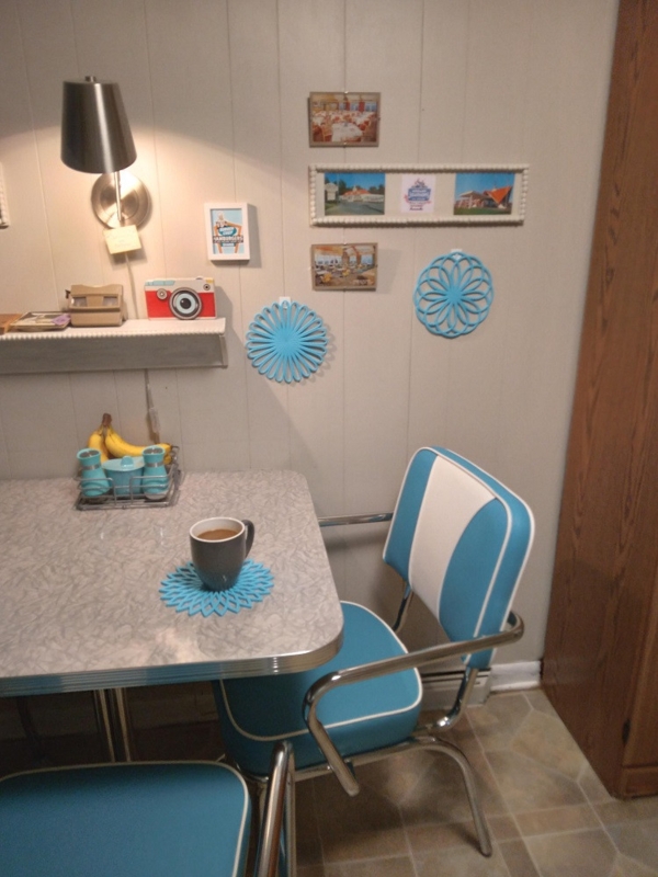Dining Set Retro Turquoise Vinyl Gray Cracked Ice Table Chrome