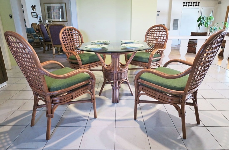 Dining Set: Tropical 5-Piece with Olive Cushions and Pedestal Base.