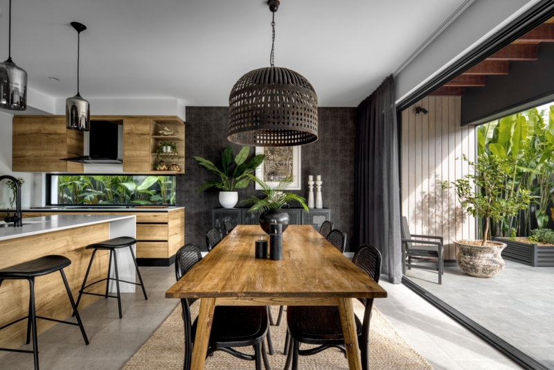 Dining Set Woven Rattan Chairs with Glass Globe Chandelier