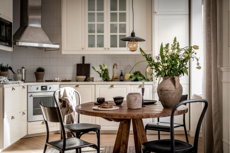 Dining Table Scandinavian Set with Black Wishbone Chairs