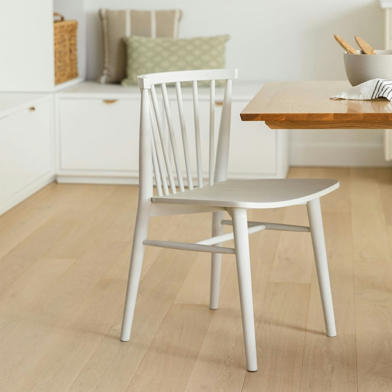 Minimalist Side Dining Chair Curved Backrest Tapered Legs White