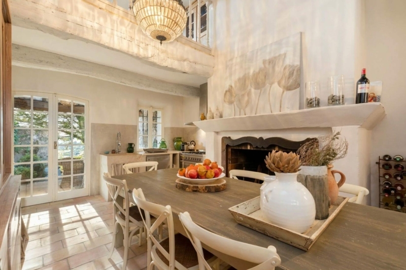 Round Pedestal Dining Table: Natural Wood Grain, Cross Back Chairs