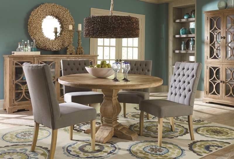 Traditional Farmhouse Round Dining Table, Carved Pedestal Base