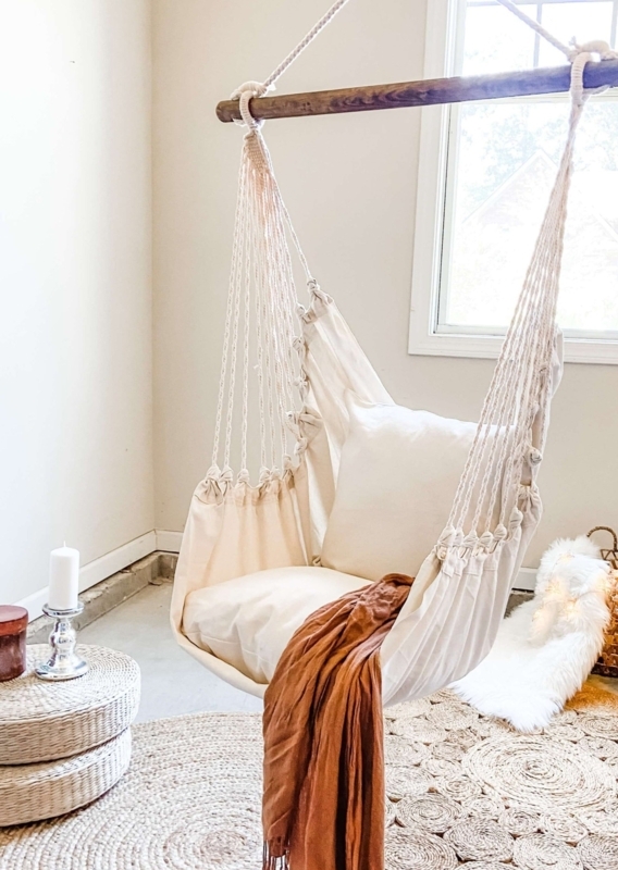 Hammock Chair White Woven Spreader Bar Fringe Tassels Decorative Pillows