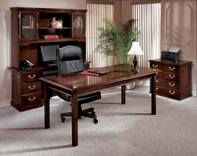 Mahogany Executive Desk with U-Shaped Footprint and Tufted Chair