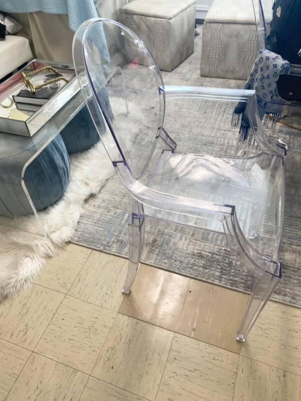 Modern Clear Acrylic Office Chair featuring Integrated Arms and Metal Base