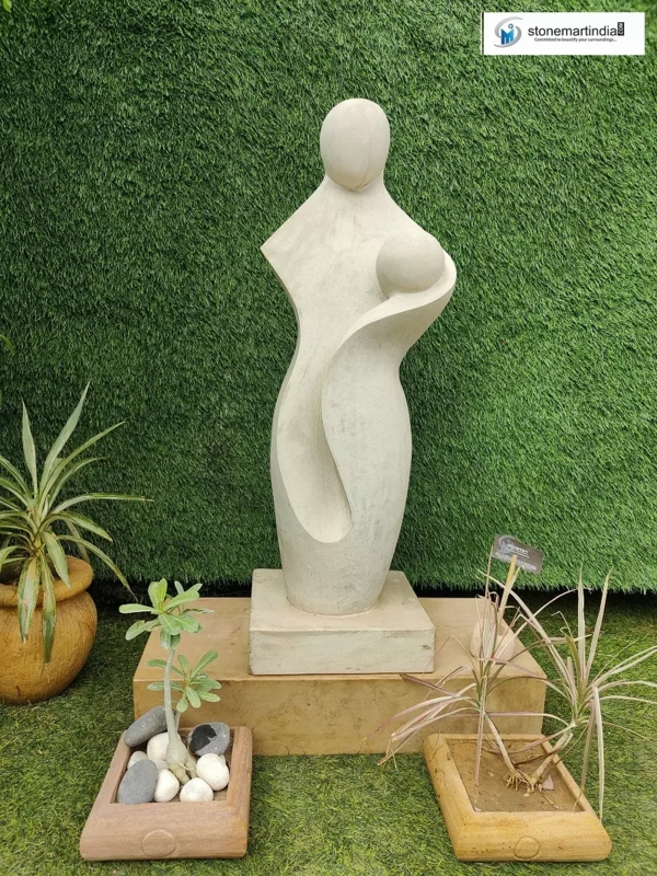 Abstract Sculpture Featuring Interlocking Rings and Sandstone Texture