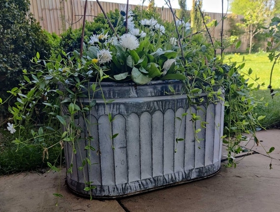 Arched Pattern Garden Decor Container Oval Metal