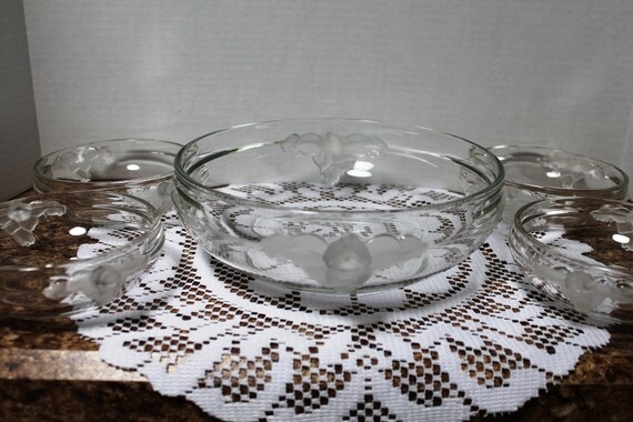 Bowl Set Crystal Frosted Rosebud Handles Floral Scalloped Rim