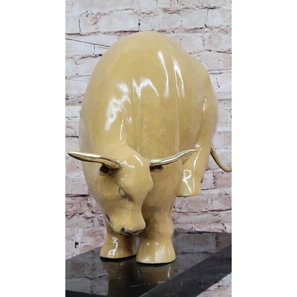 Bull Statue: Smooth Bronze Finish, Simplified Silhouette for Home Office