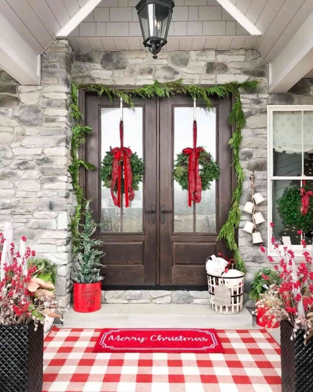 Decorative Holiday Lanterns Clustered Display Frosted Greenery Glow