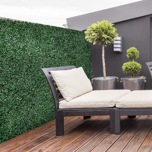 Faux Wall Panel with Dense Leafy Texture for Outdoor Privacy Fences