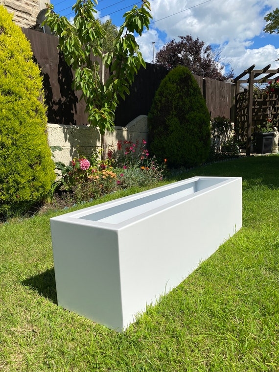 Garden Planter Metal Material Cylindrical Silhouette Graduated Sizes