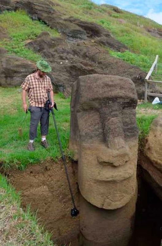 Garden Statue within Excavation Pit Setting for Historic Island Decor