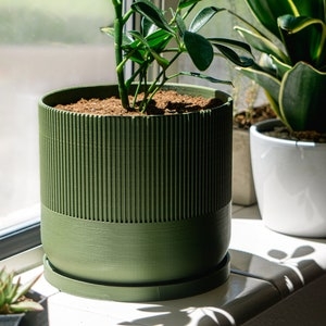 Large White 3D Printed Ribbed Planter with Drip Tray