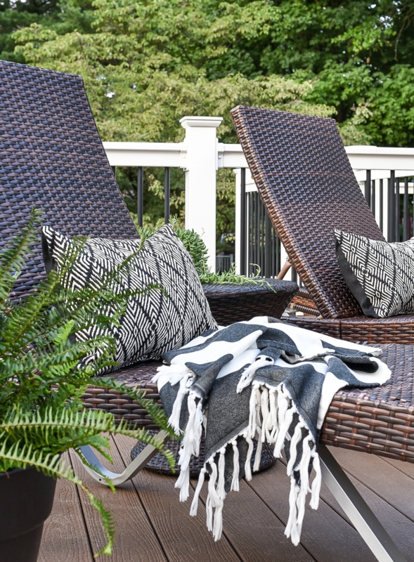 Modern Farmhouse Outdoor Sectional Slatted Wood Table Diamond Outdoor Rug