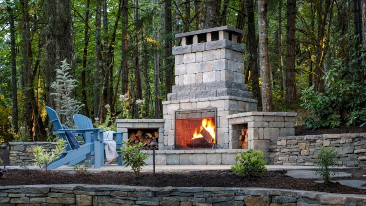 Modular Outdoor Fireplace: Patio Heating with Integrated Log Niches