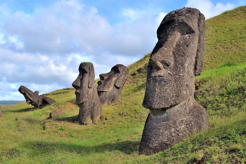 Monolith Statue Group with Ancient Monolithic Aesthetic for Gardens