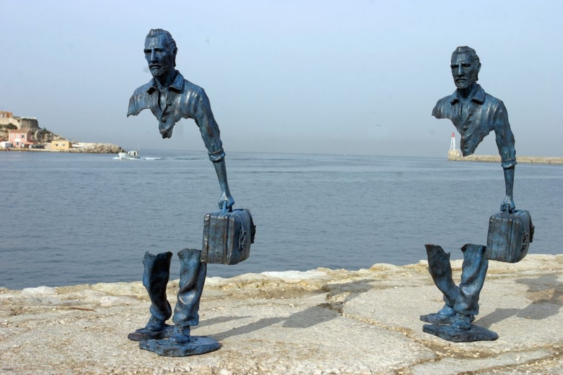 Monumental Outdoor Sculpture with Mirror Finish and Bean-Shaped Form.