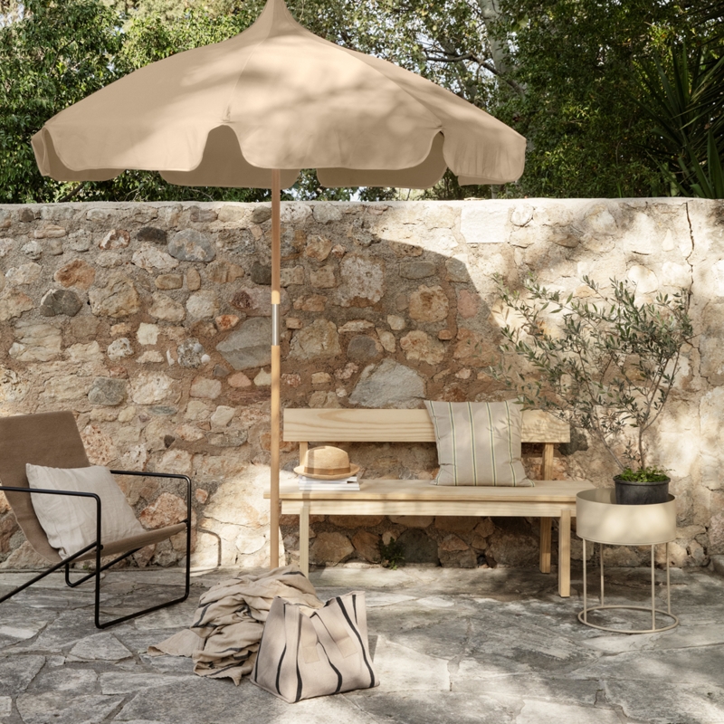 Outdoor Dining Set with Radiating Slat Table, Round Scandinavian Design