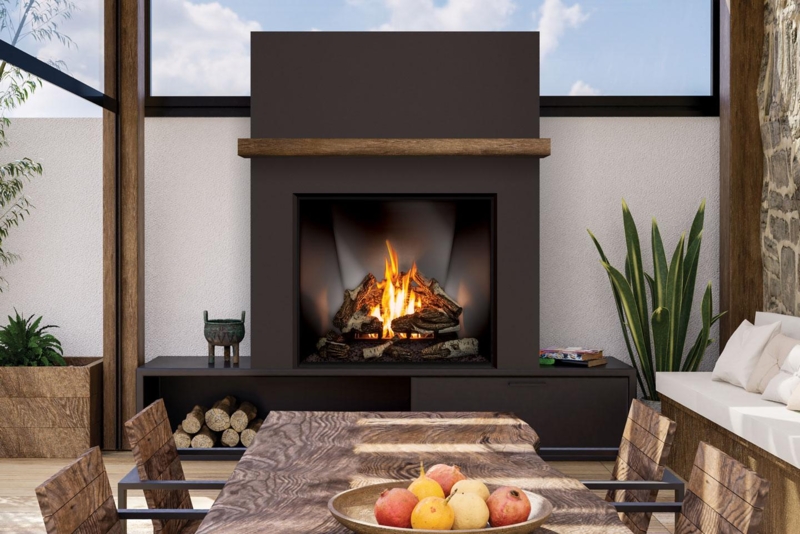 Outdoor Fireplace: Luxury Built-in Design with Reflective Firebox
