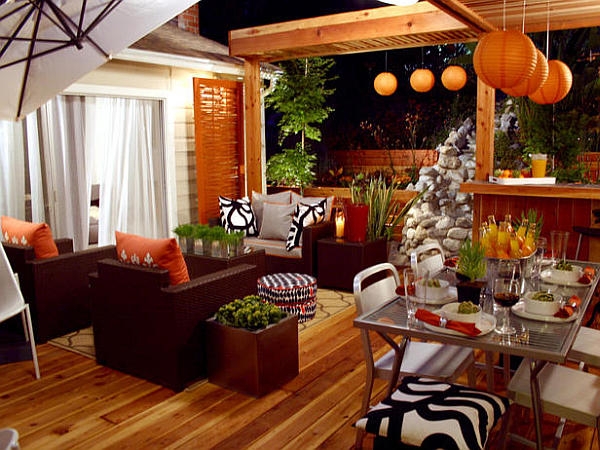 Outdoor Living Room with Covered Patio Layout and Sectional Seating