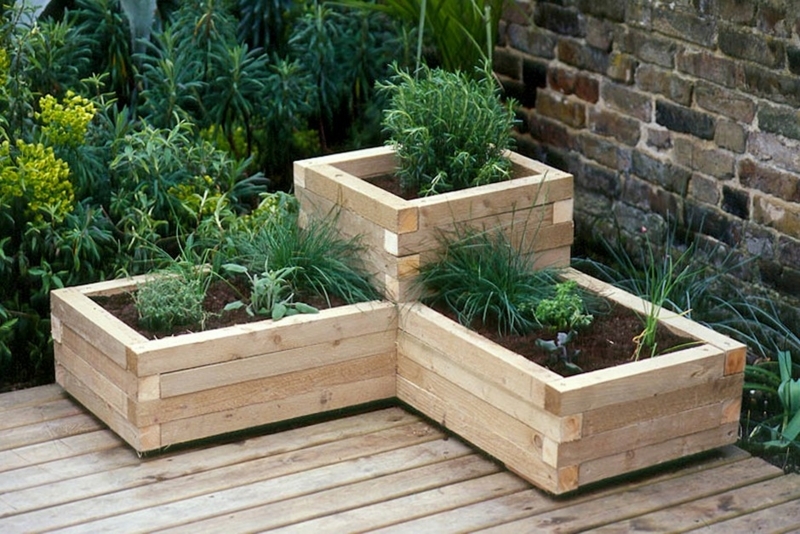 Outdoor Planter Natural Finish Horizontal Slats Raised Base Wood Box