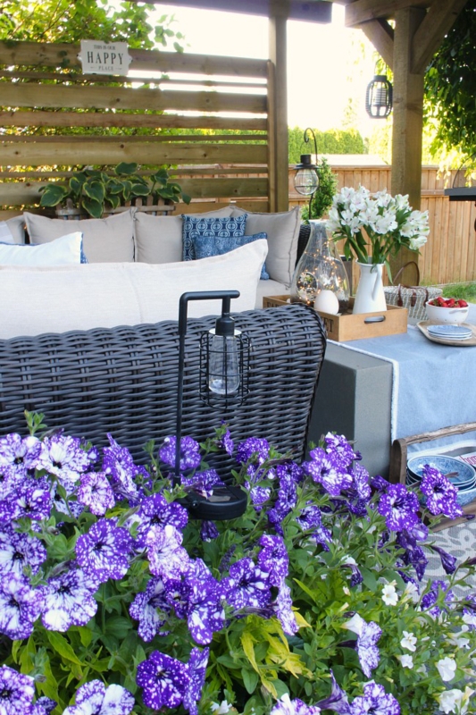 Patio Decor Covered Woven Sectional Blue and White Geometric Rug