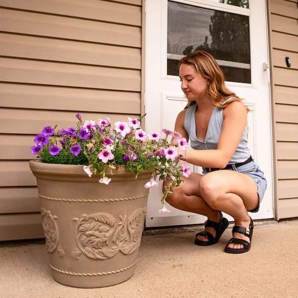 Planter Horizontal Banding Speckled Finish Tapered Round Resin