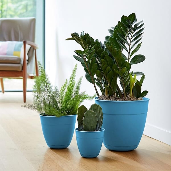 Planter Round Tapered Ocean Blue Plastic Pot with Matching Saucer