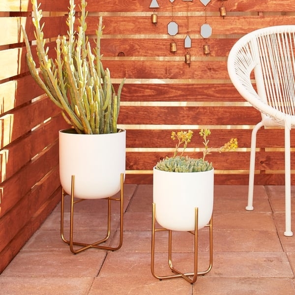 Planter Set Hammered Gold Round Silhouette on Black Tripod Base