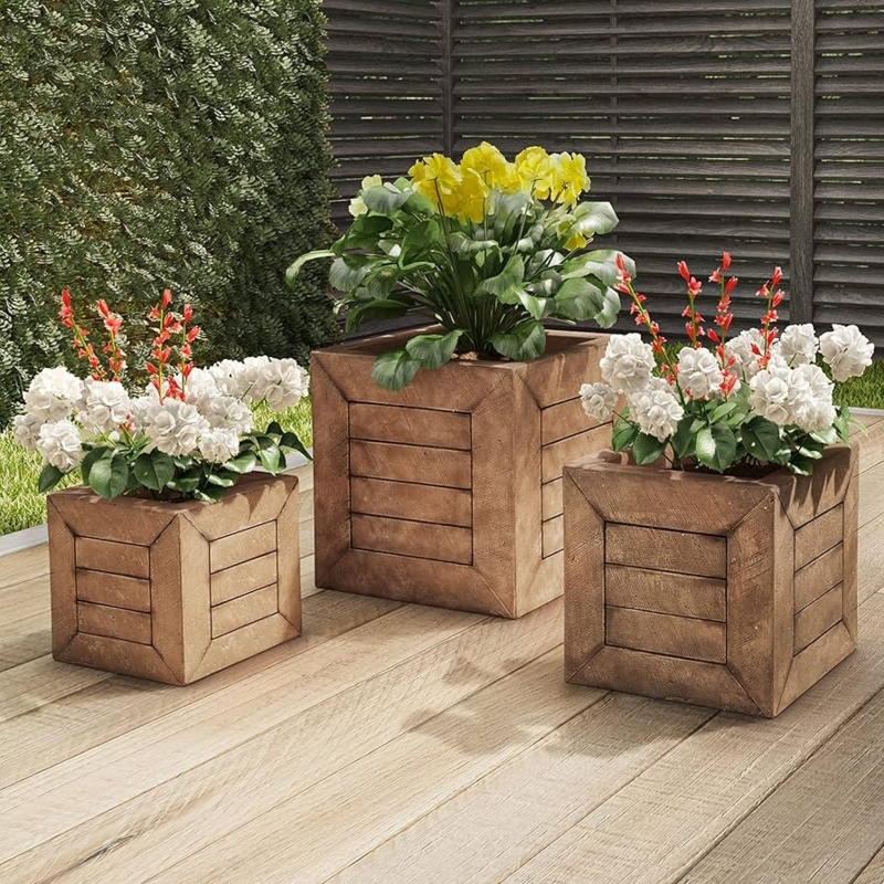 Planter Set Wood Grain Texture Varying Heights Matte Finish