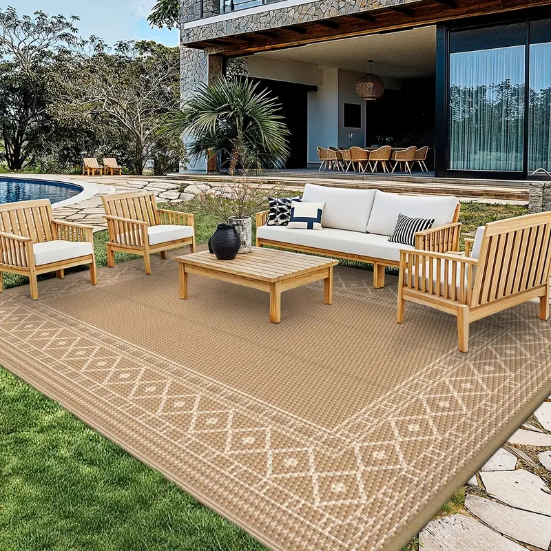 Reversible Plastic Straw Deck Carpet with Geometric Pattern