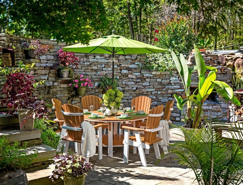 Round Outdoor Dining Table Two-Tone Poly Lumber Slatted Top Pedestal