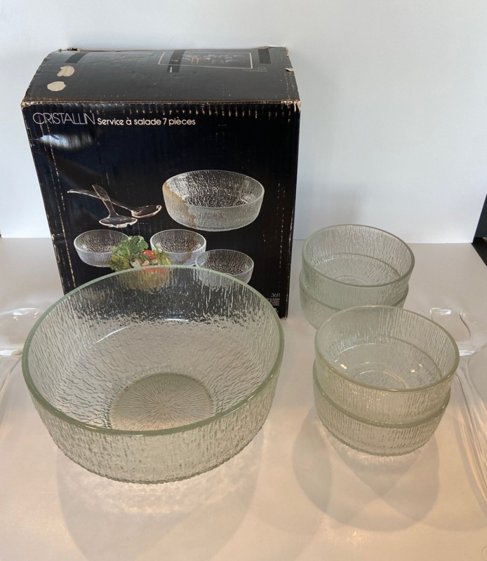 Salad Bowl Set Faceted Ice Texture Scalloped Rims Glass