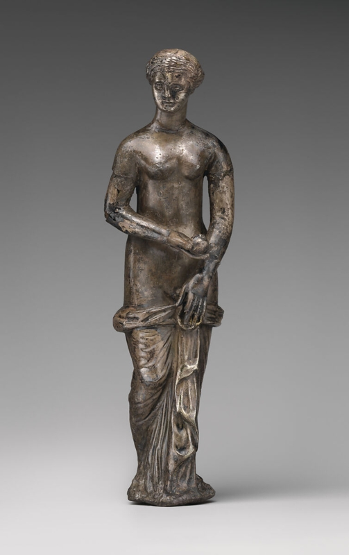 Sculpture Classical Roman Goddess Venus on Tiered Metallic Base