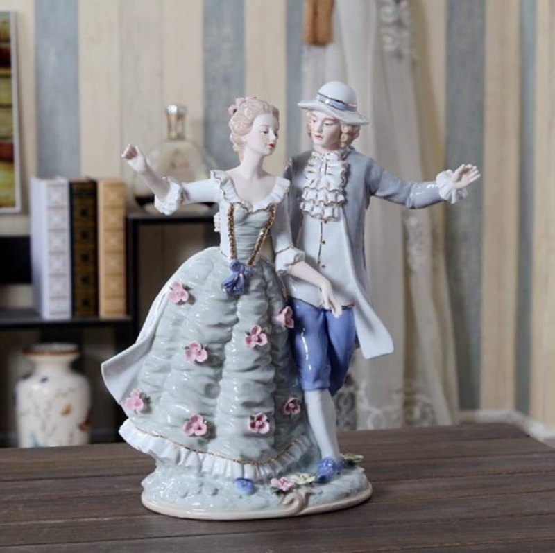 Sculpture Couple Busts Rococo Detailing Floral Appliqué Porcelain Decor