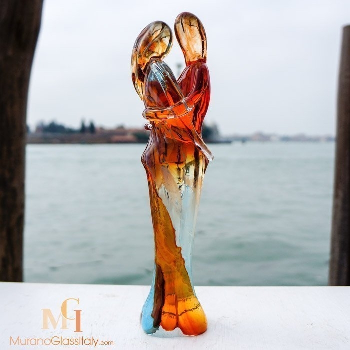 Sculpture, Fluid Silhouette with Vibrant Contrast, Modern