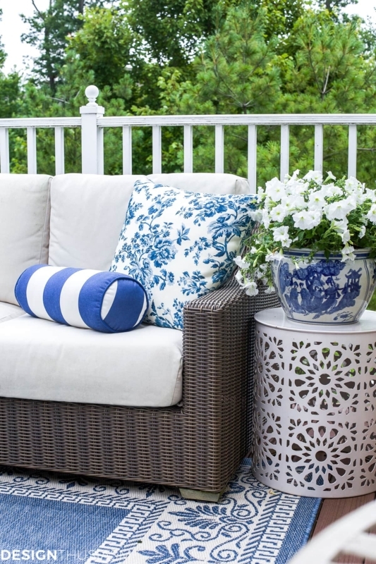 Sectional Sofa Woven Charcoal Frame with Lattice Backdrop