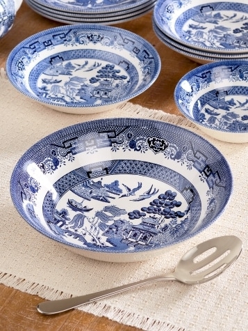 Serving Bowl in Classic Blue Willow Pattern Traditional Ceramic