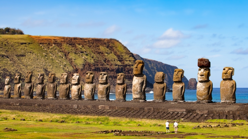 Statue Group against Mountainous Backdrop for Global Landscape Design