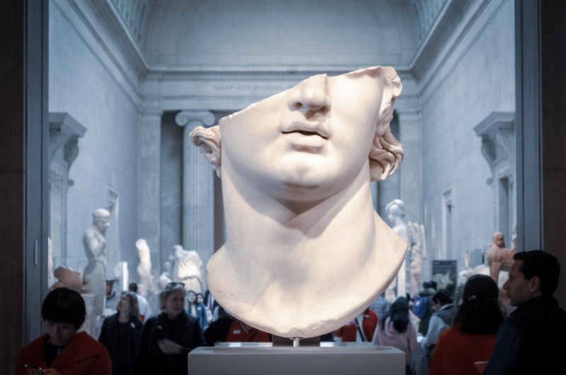 Statue Minimalist Gallery Setting Classical Figurative Statue Decor