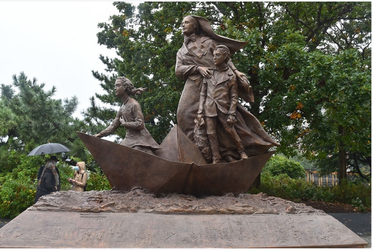 Statue Waterfront View Figurative Urban Waterfront Memorial Landscape