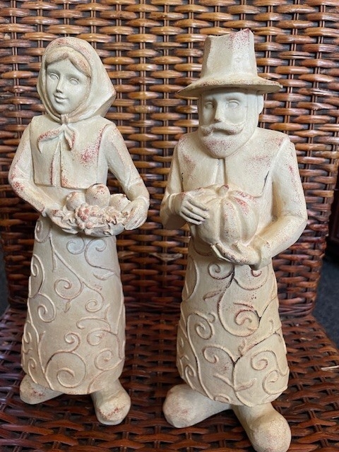 Tall Pilgrim Couple Figurines with Antiqued Finish for Mantel Decor